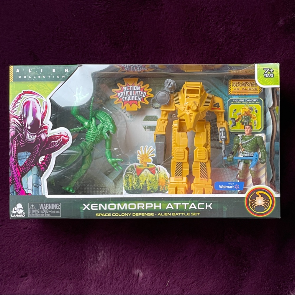 Alienware Xenomorph Attack Playset - Yellow and Green